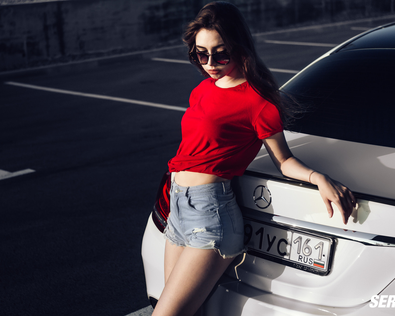 women, portrait, jean shorts, women outdoors, t-shirt, sunglasses, women with cars, seredin , 