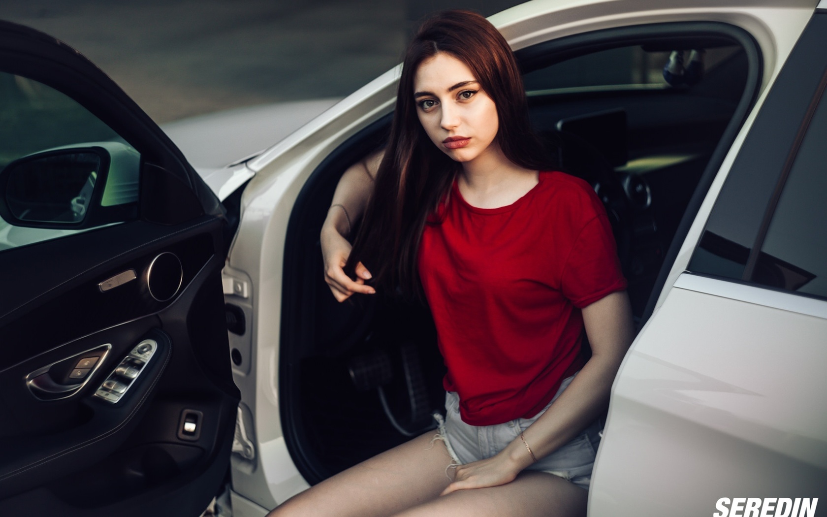 women, portrait, jean shorts, women outdoors, t-shirt, women with cars, sitting