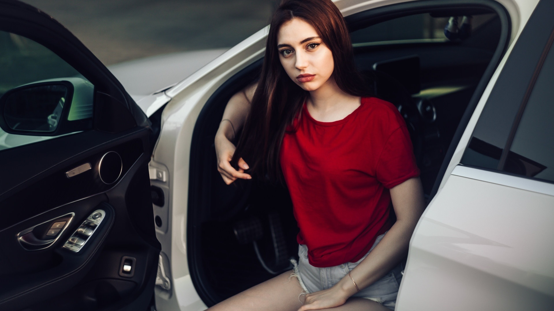 women, portrait, jean shorts, women outdoors, t-shirt, women with cars, sitting