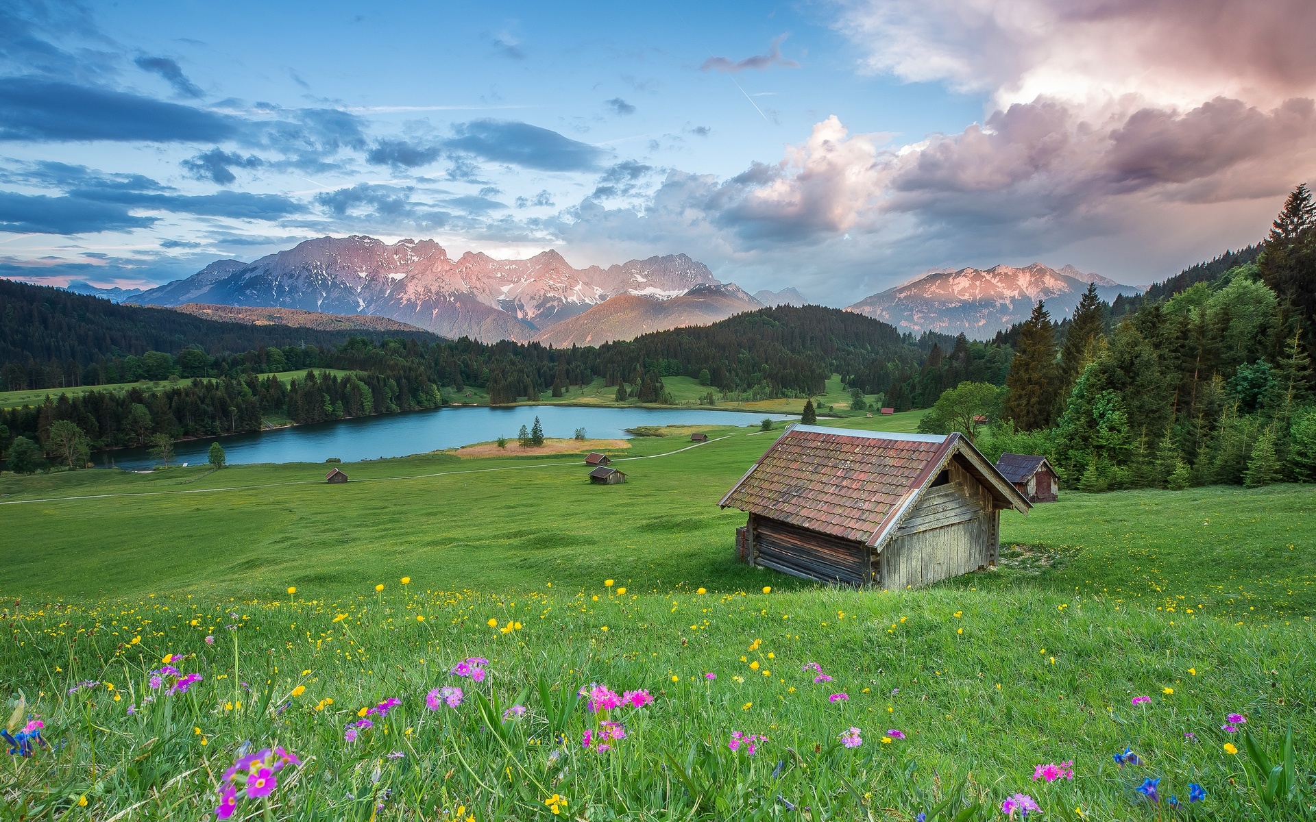 Картинки природа, пейзаж, горы, альпы, холмы, луга, леса, деревья, озеро,  дома, деревня, долина - обои 1920x1200, картинка №319539