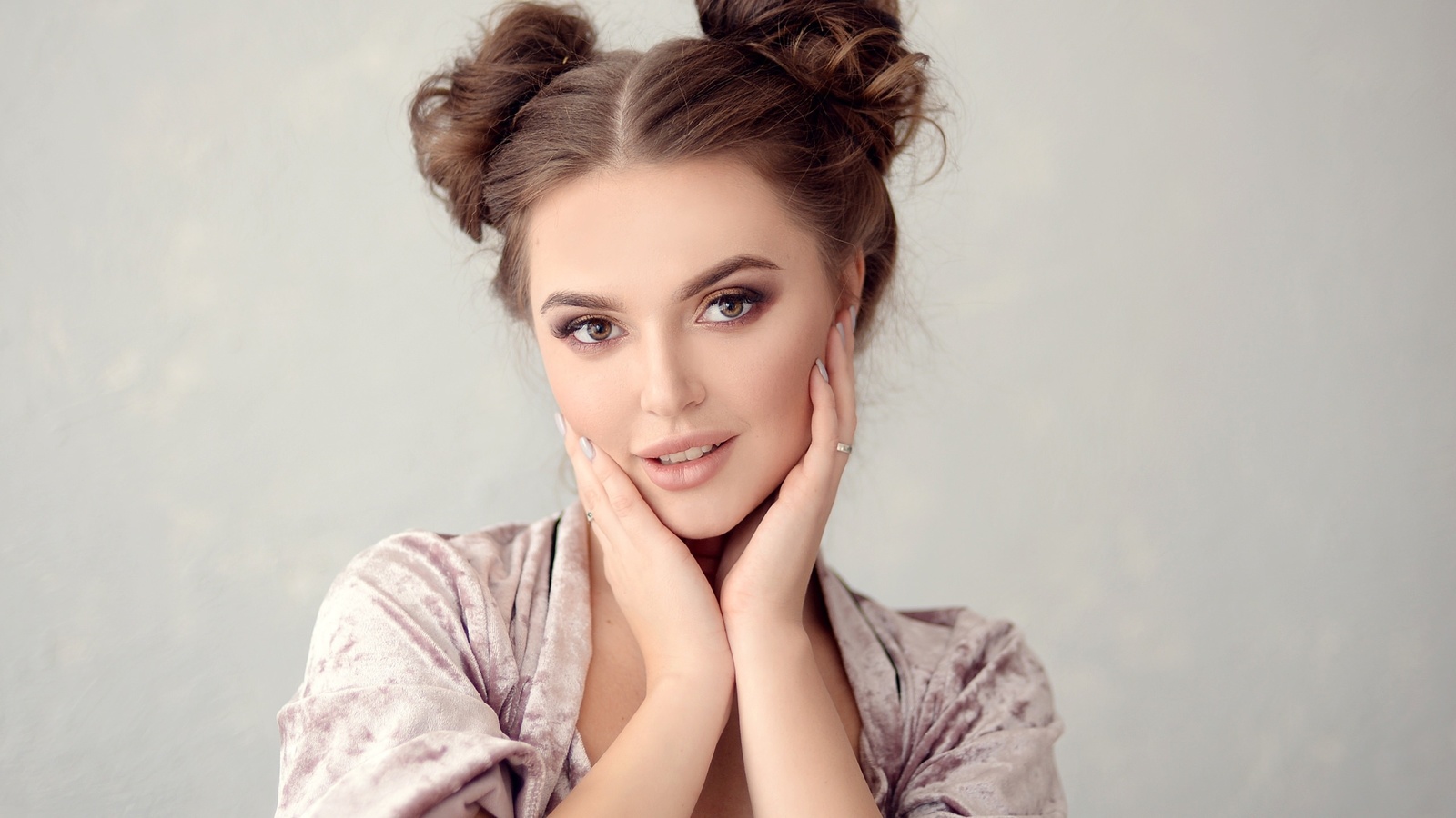 women, smiling, face, portrait, simple background, hand on face