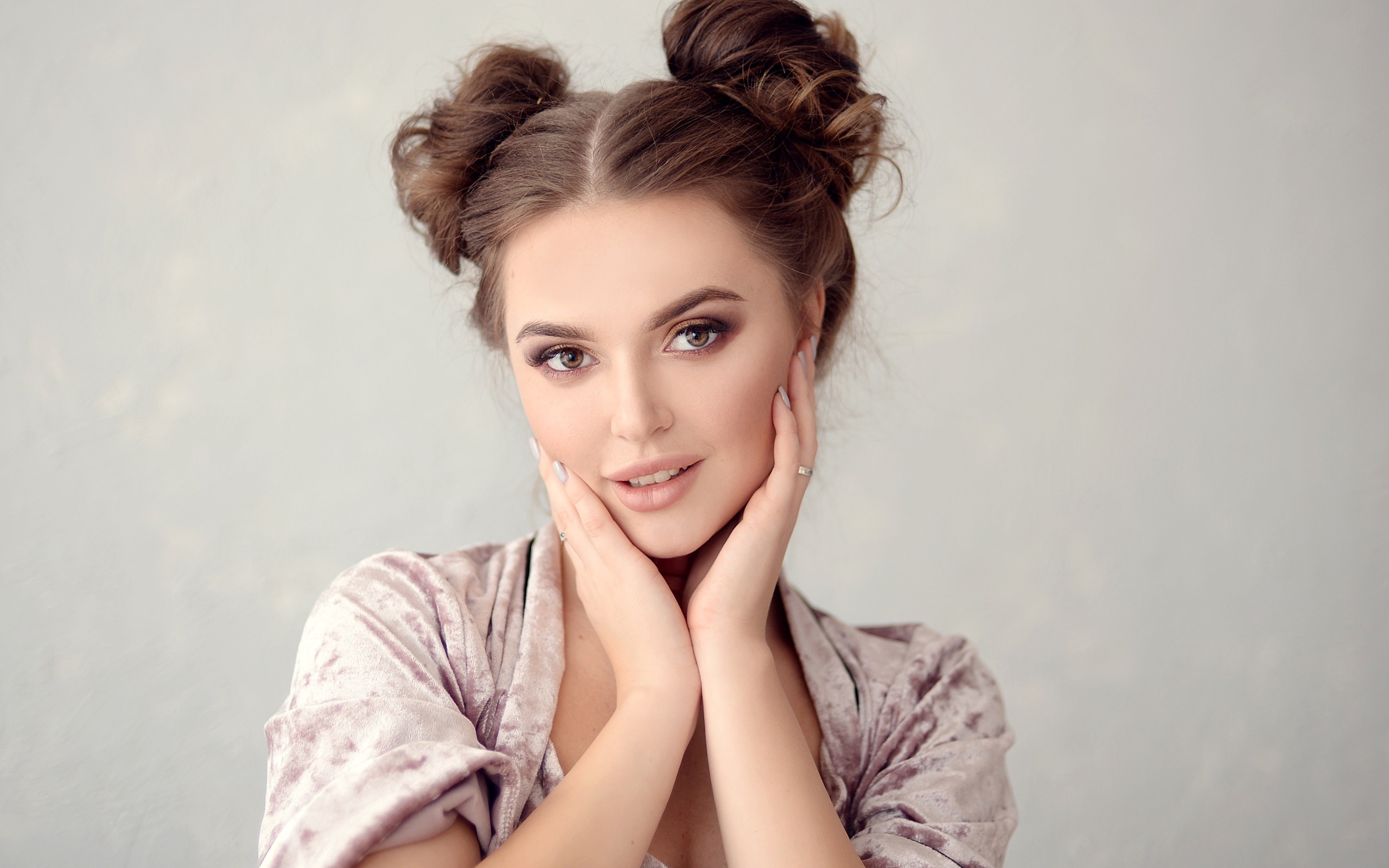 women, smiling, face, portrait, simple background, hand on face