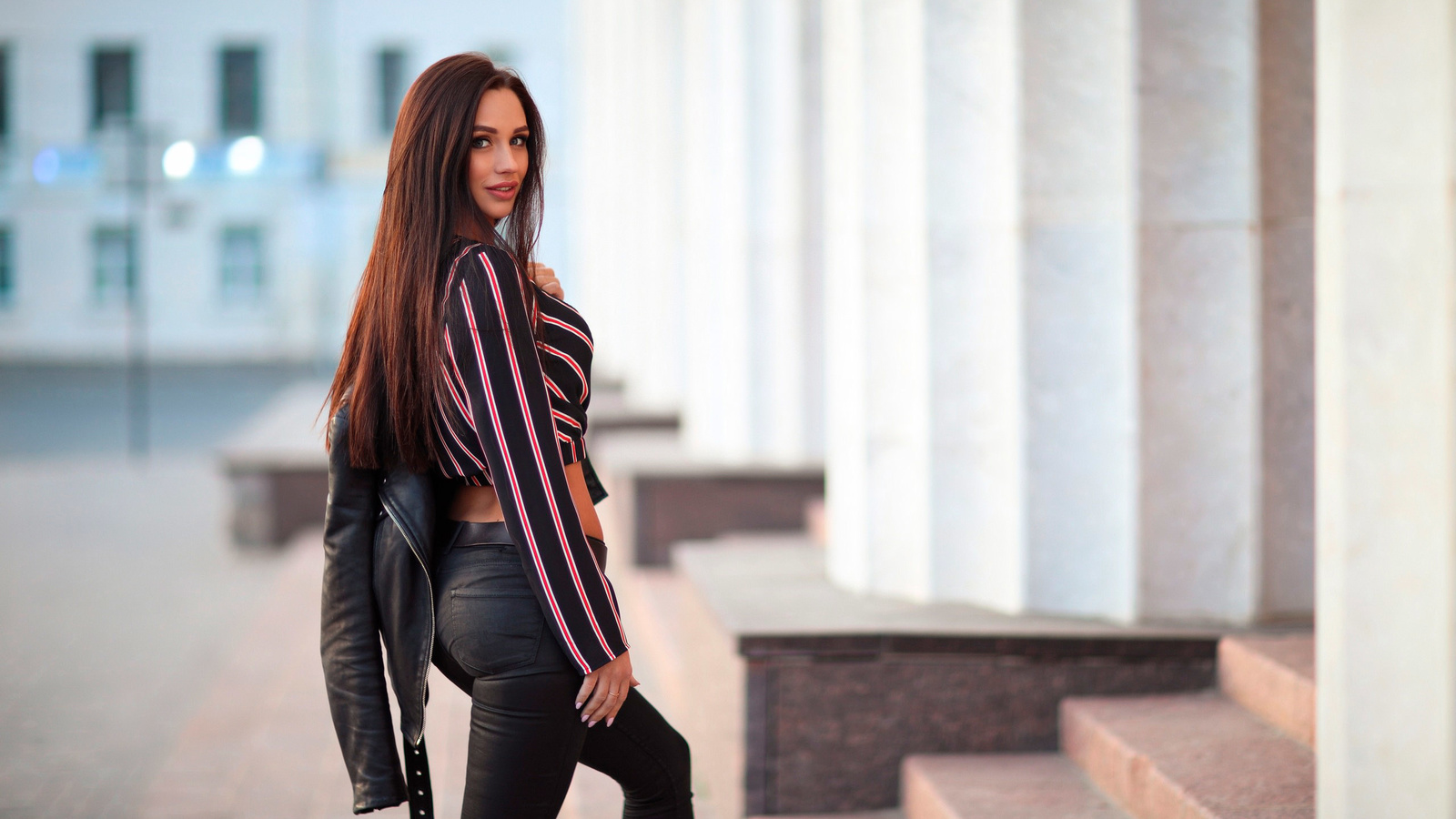 women, leather jackets, jeans, women outdoors, belt, long hair, pink lipstick, stairs, smiling