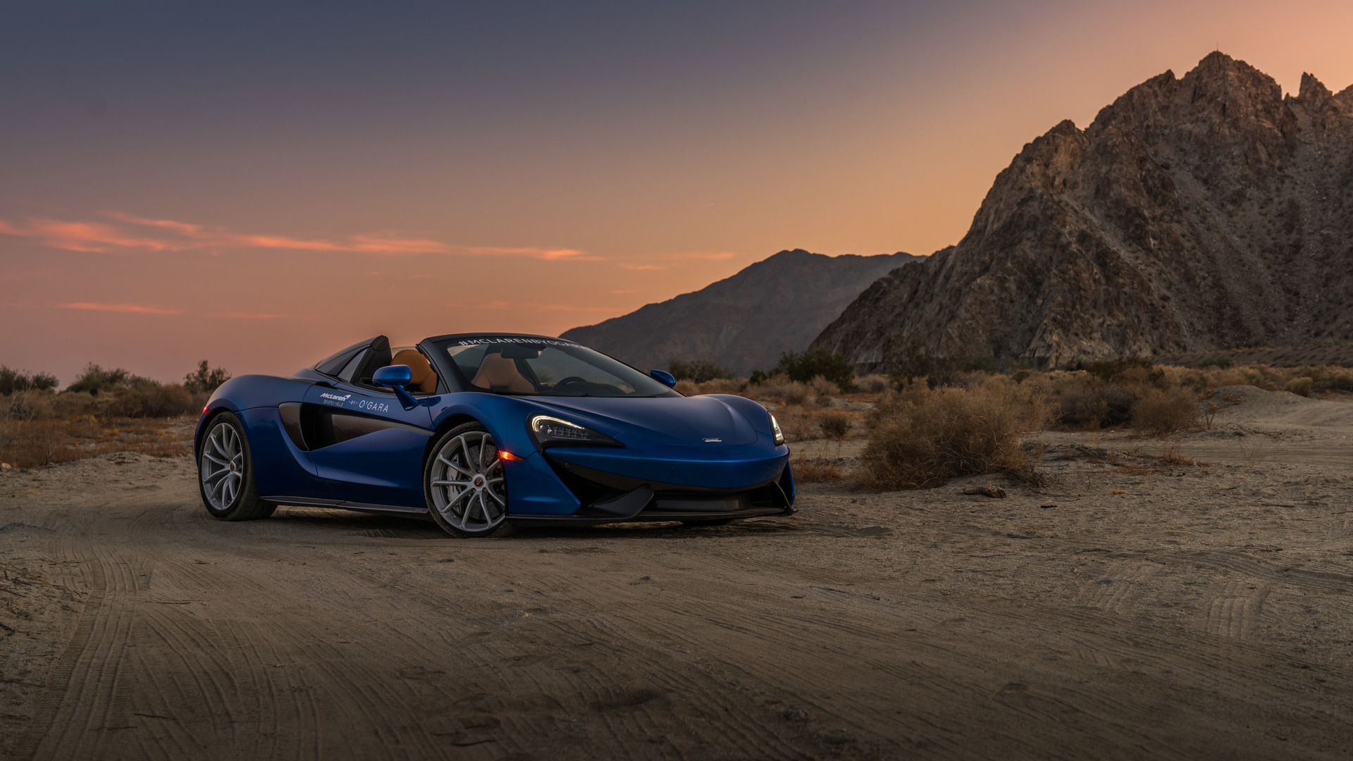 mclaren, in desert