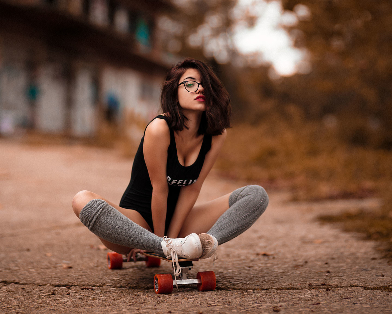 women, delaia gonzalez, knee-highs, women with glasses, brunette, sneakers, women outdoors, skateboard, red lipstick, sitting, david mas