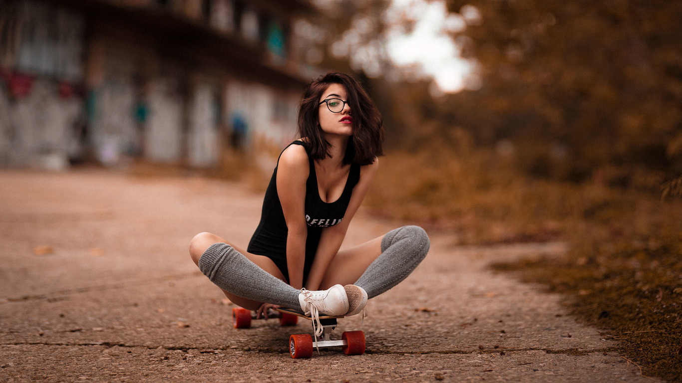 women, delaia gonzalez, knee-highs, women with glasses, brunette, sneakers, women outdoors, skateboard, red lipstick, sitting, david mas