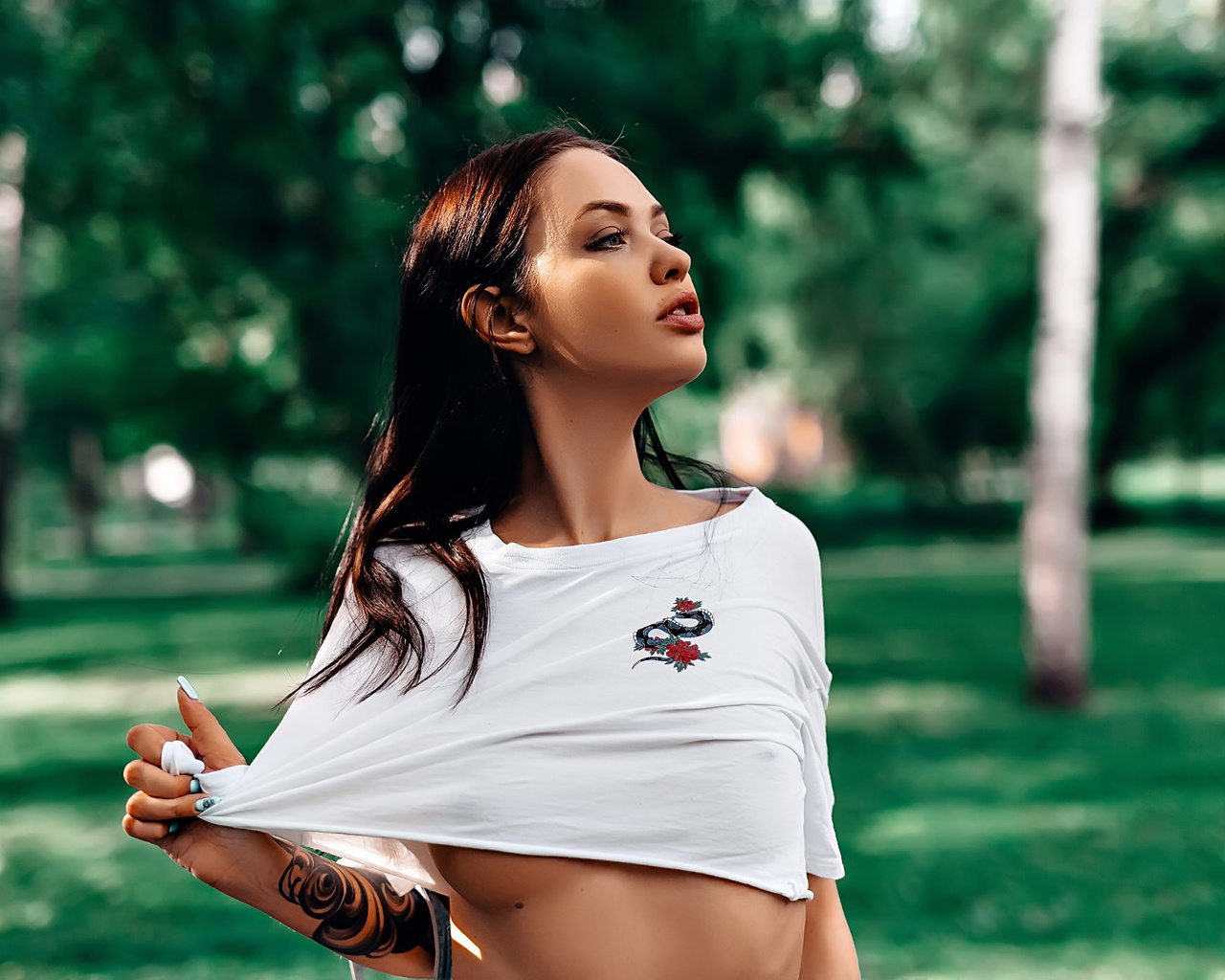 women, underboob, grass, looking away, boobs, crop top, trees, women outdoors, portrait, tattoo, t-shirt, brunette, no bra