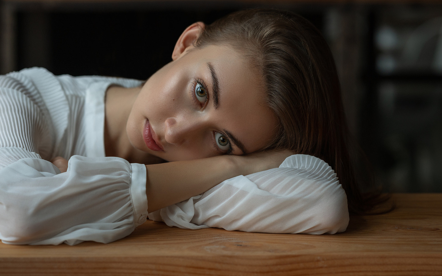 women, face, portrait, table, arms crossed, john simon,karolina