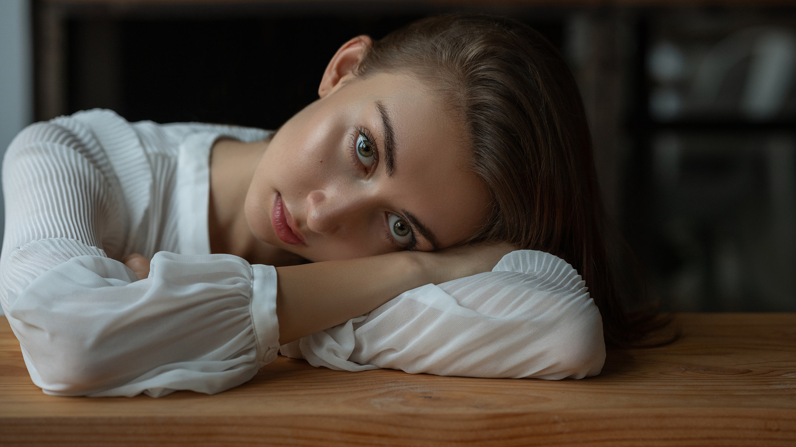 women, face, portrait, table, arms crossed, john simon,karolina