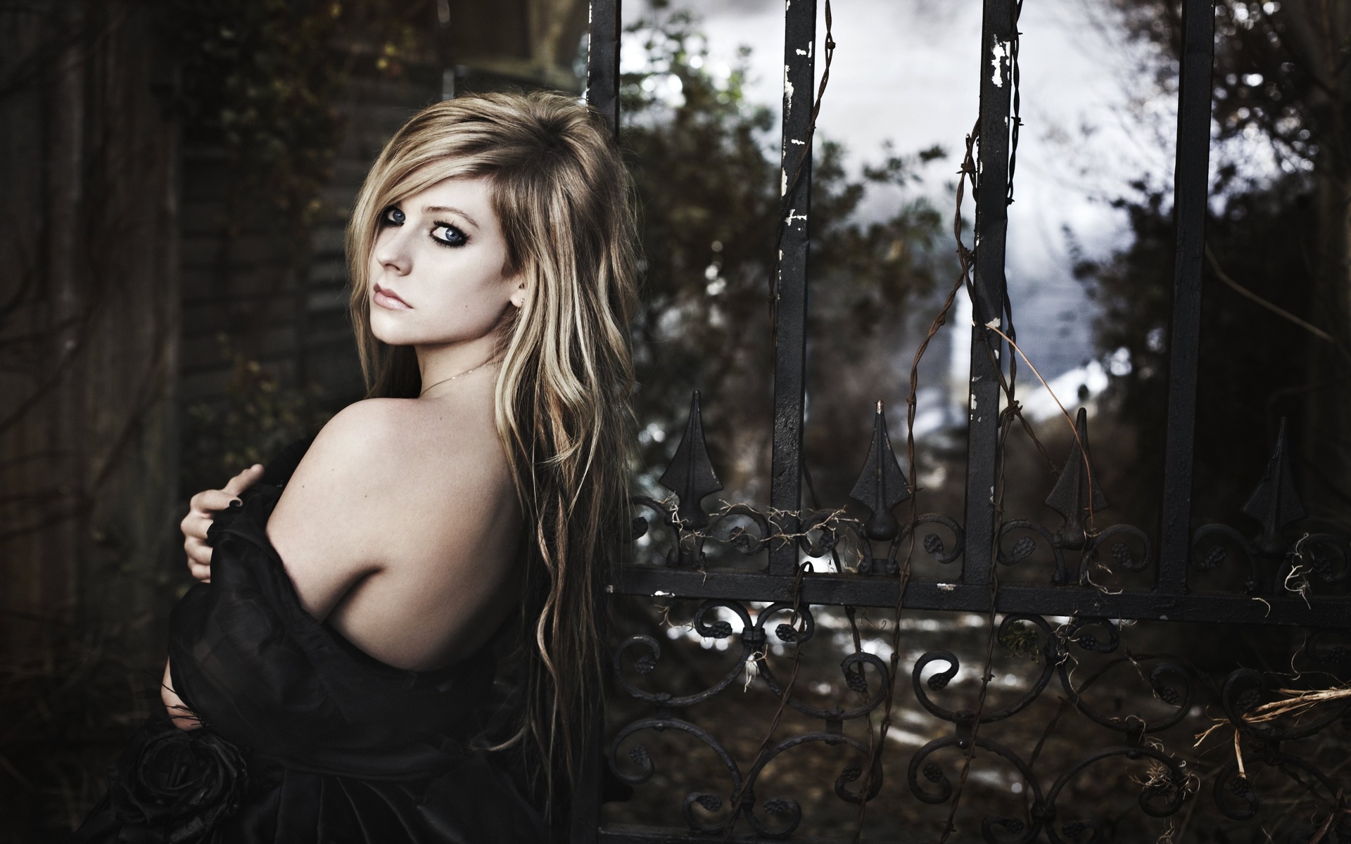 ,  , ,  , , , , , , , eyes, avril lavigne, girl, long hair, dress, blonde, music, model, singer, alice