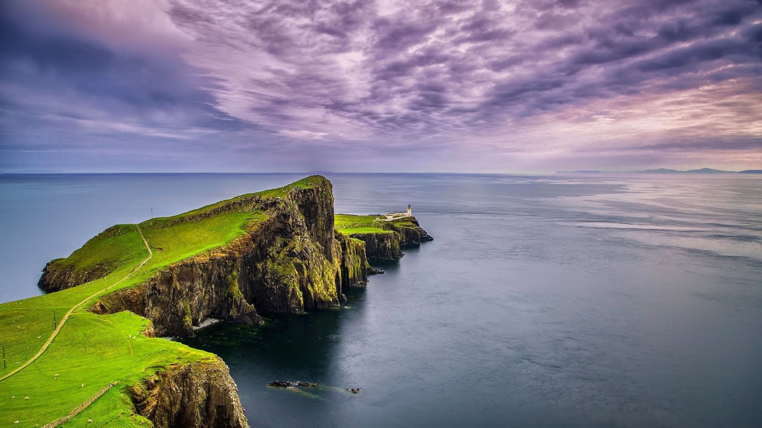 Scotland ireland. Ирландия остров Бардси. Остров Скай Шотландия Маяк. Мыс в Шотландии. Нэрн Шотландия.