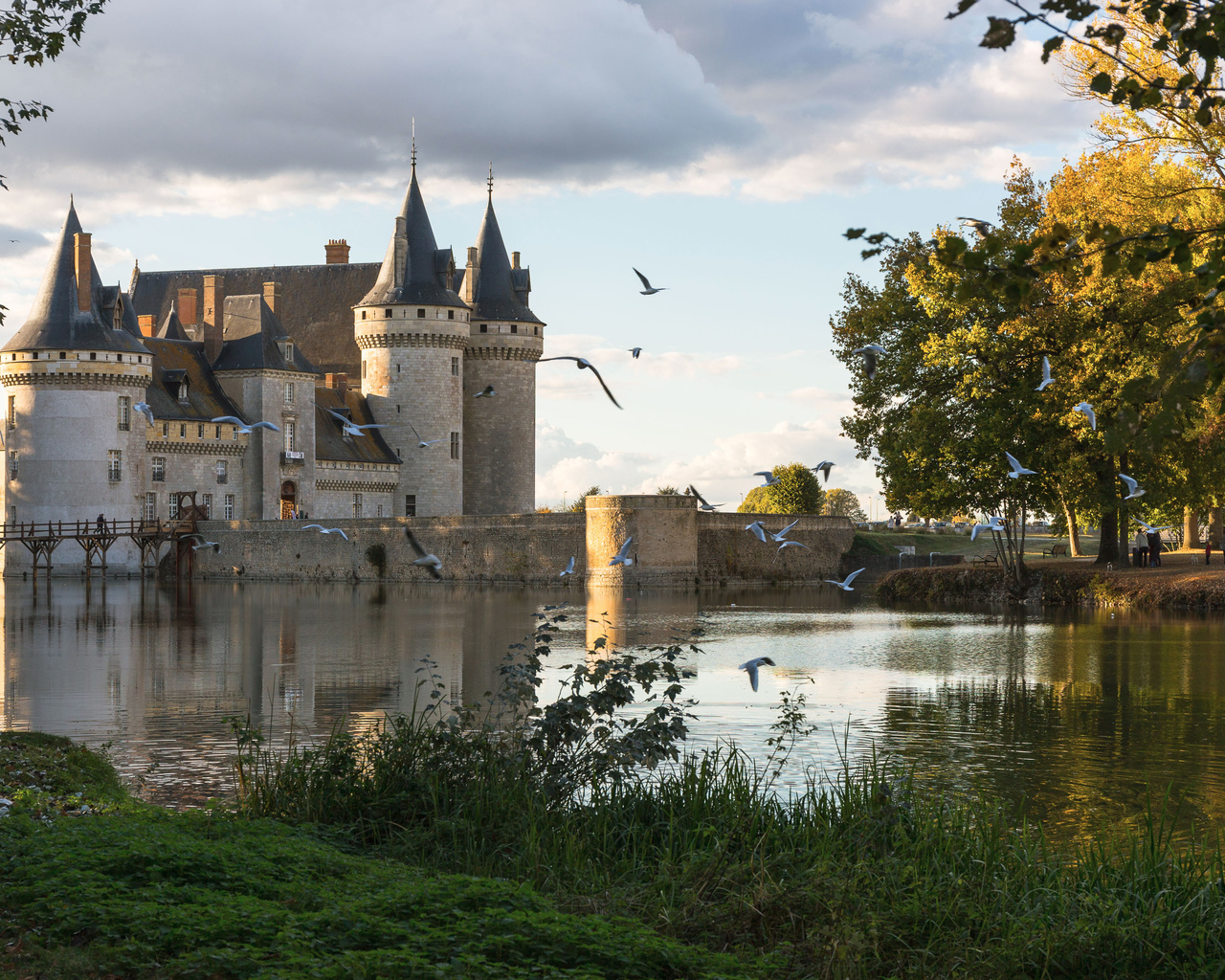 sully-sur-loire, near the water, paris, france