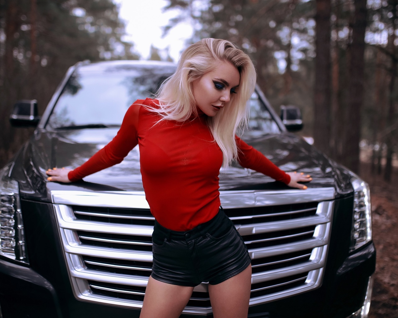 women, blonde, women with cars, makeup, women outdoors, trees, forest, red lipstick, black shorts, brunette, yellow nails, red shirt