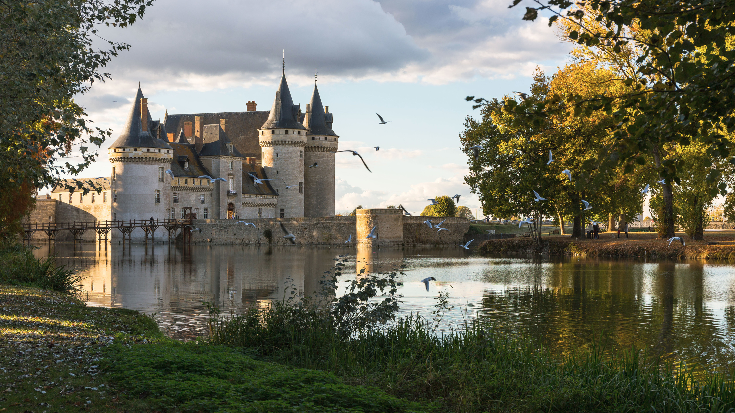 sully-sur-loire, near the water, paris, france