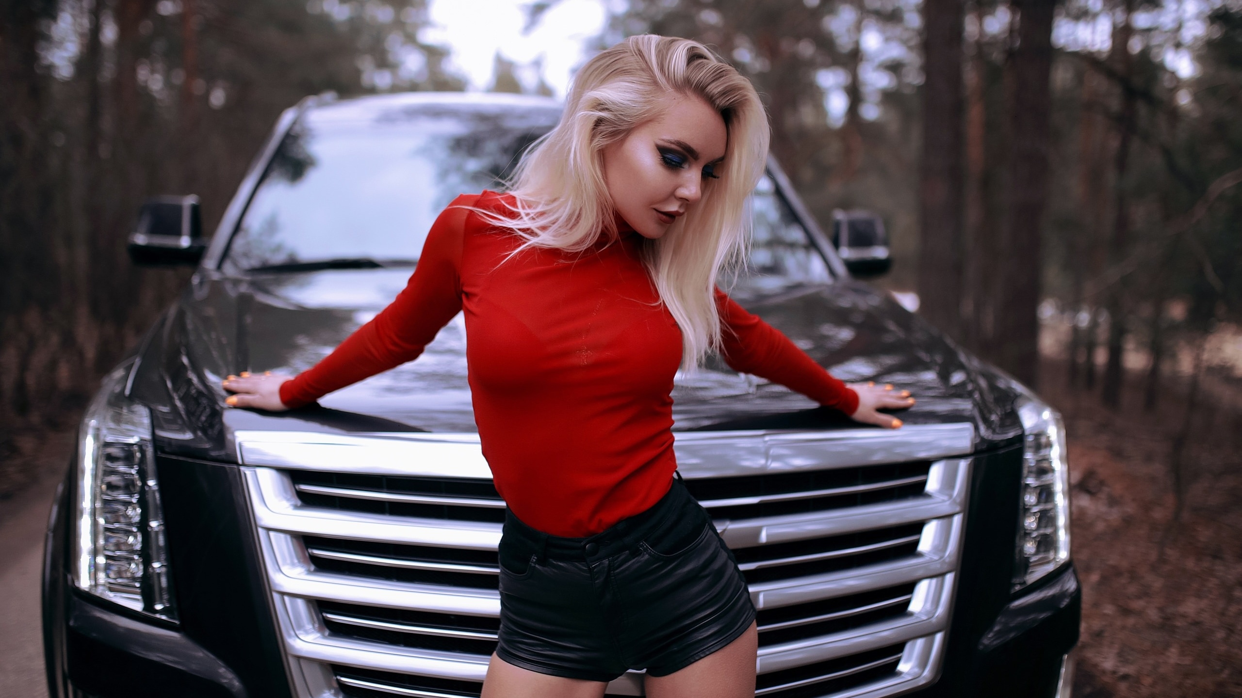 women, blonde, women with cars, makeup, women outdoors, trees, forest, red lipstick, black shorts, brunette, yellow nails, red shirt