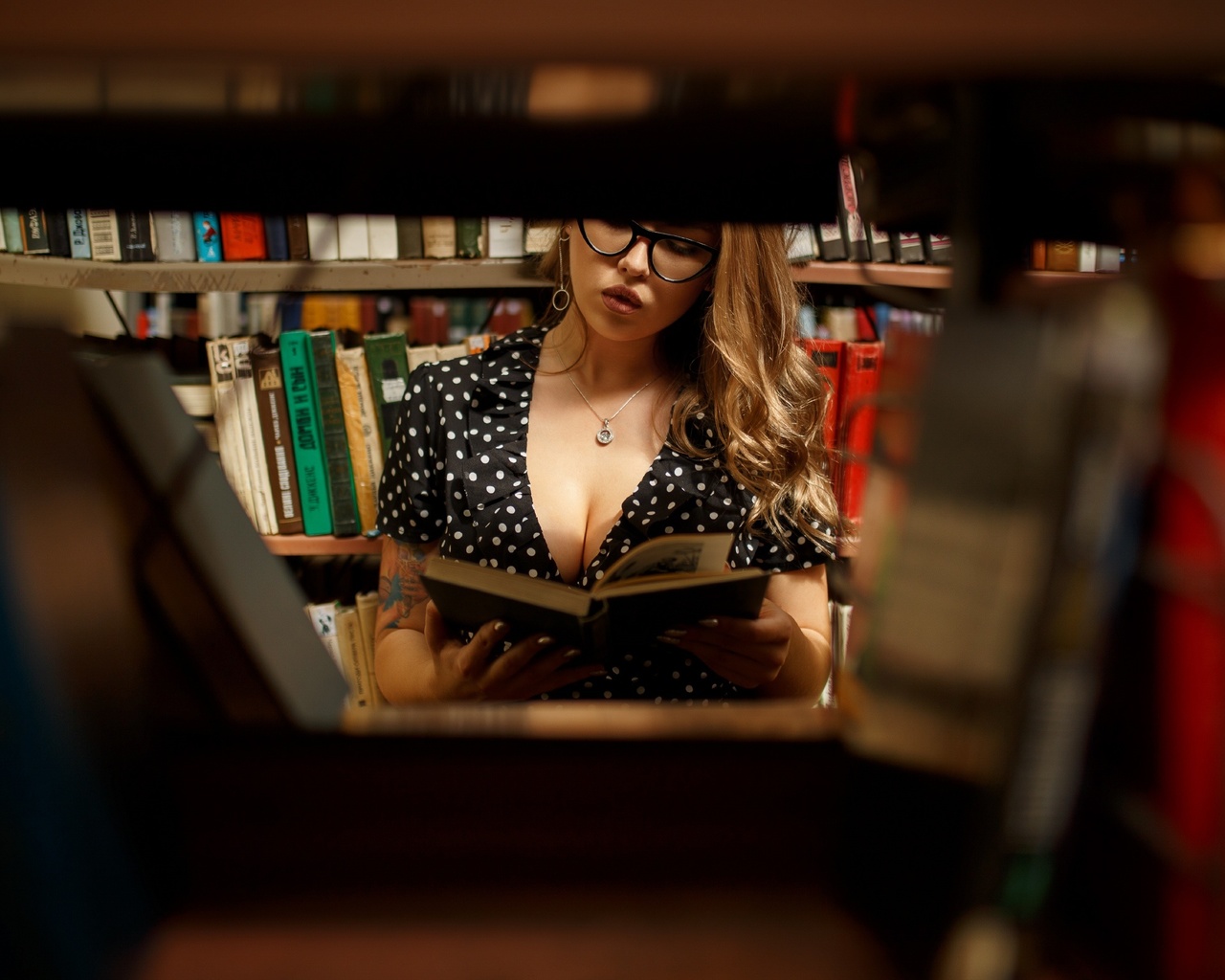 women, blonde, library, polka dots, dress, books, cleavage, women with glasses, necklace, tattoo