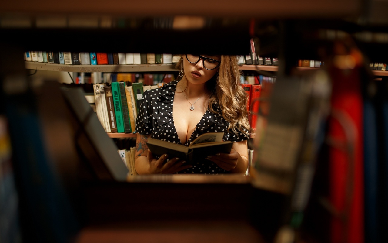 women, blonde, library, polka dots, dress, books, cleavage, women with glasses, necklace, tattoo