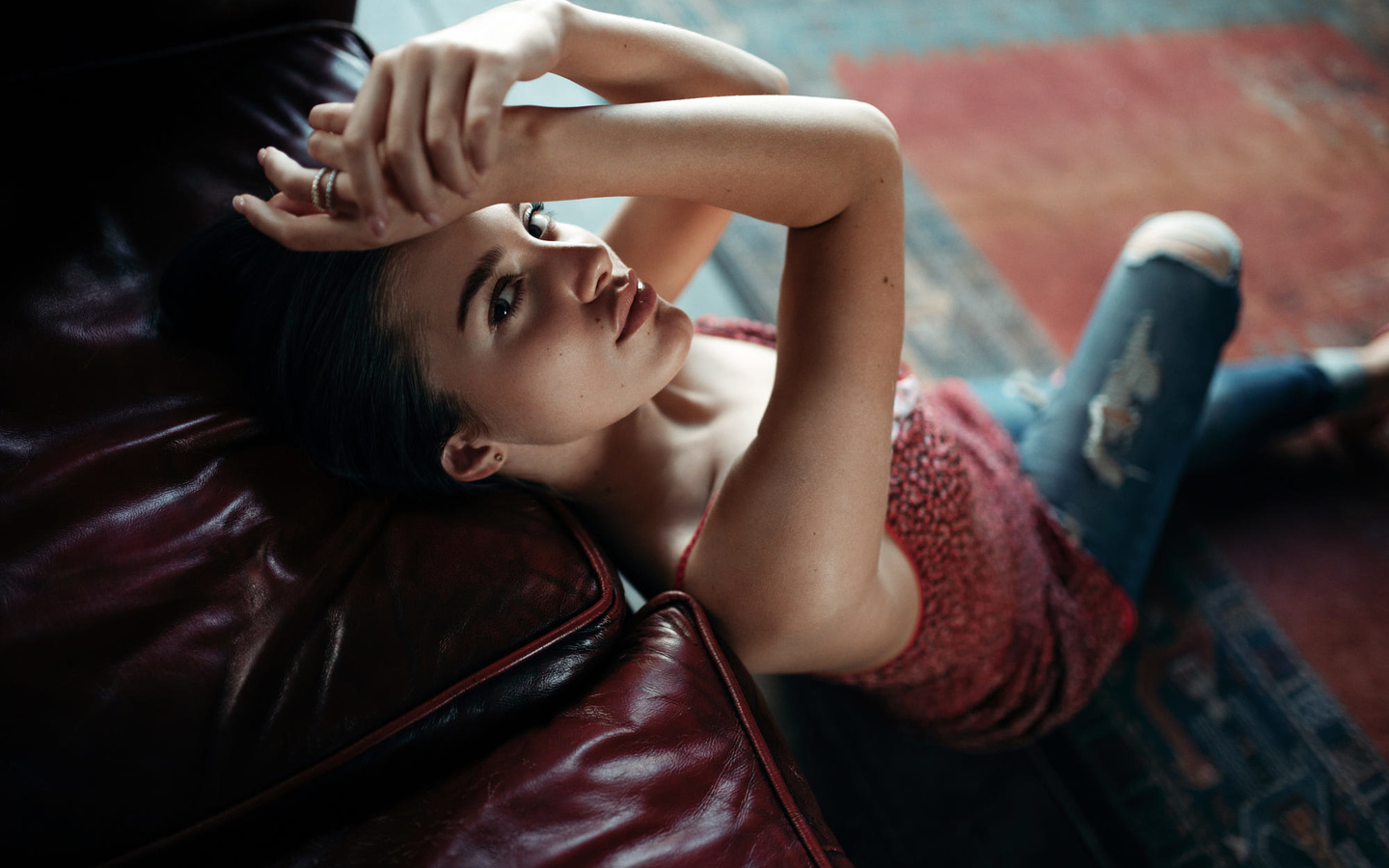 women, sitting, torn jeans, couch, looking at viewer, juicy lips, portrait, on the floor, pink nails