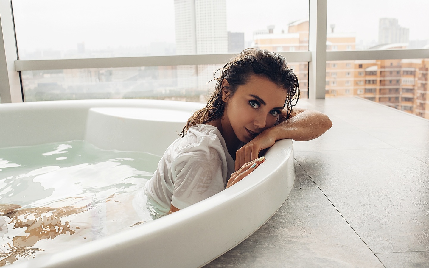 women, window, bathtub, brunette, water, wet body, face, wet hair, t-shirt, roma roma