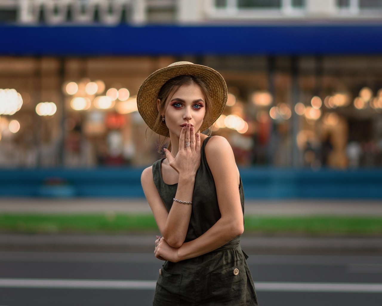 women, hat, portrait, women outdoors, make up, pink lipstick, painted nails, bokeh