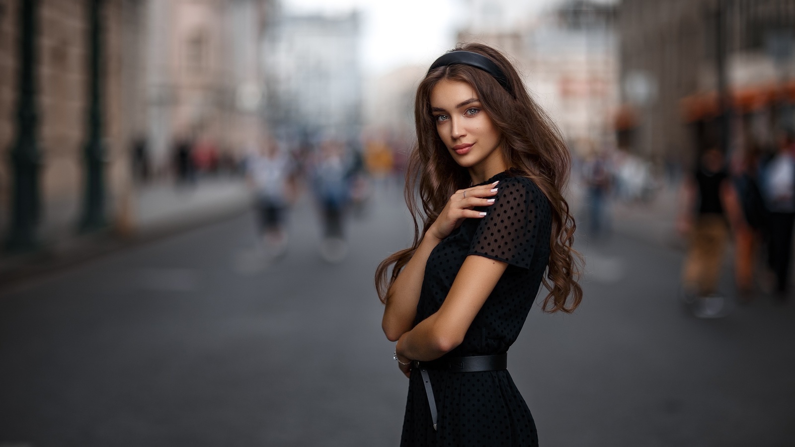 women, brunette, black dress, women outdoors, belt, hairband, smiling, depth of field