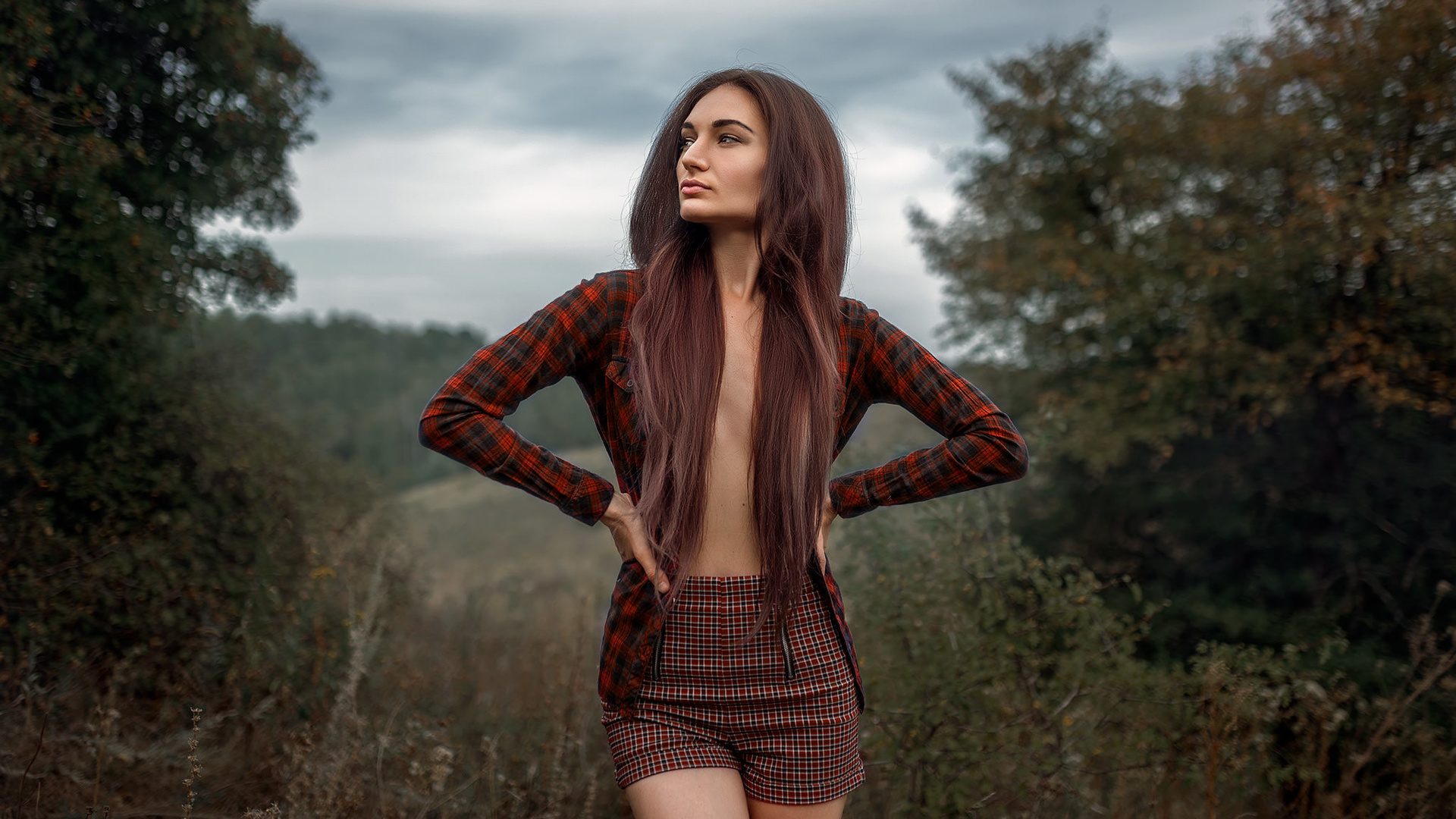 women, long hair, plaid shirt, hair covering boobs, women outdoors, looking away, plaid short