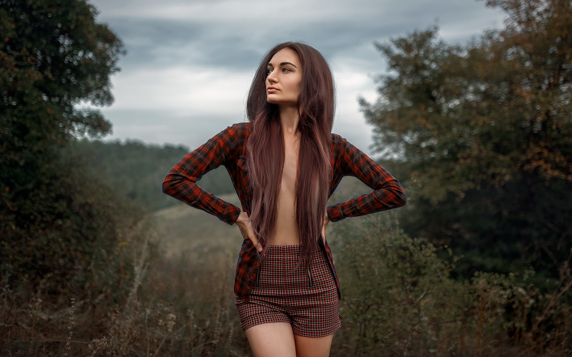 women, long hair, plaid shirt, hair covering boobs, women outdoors, looking away, plaid short