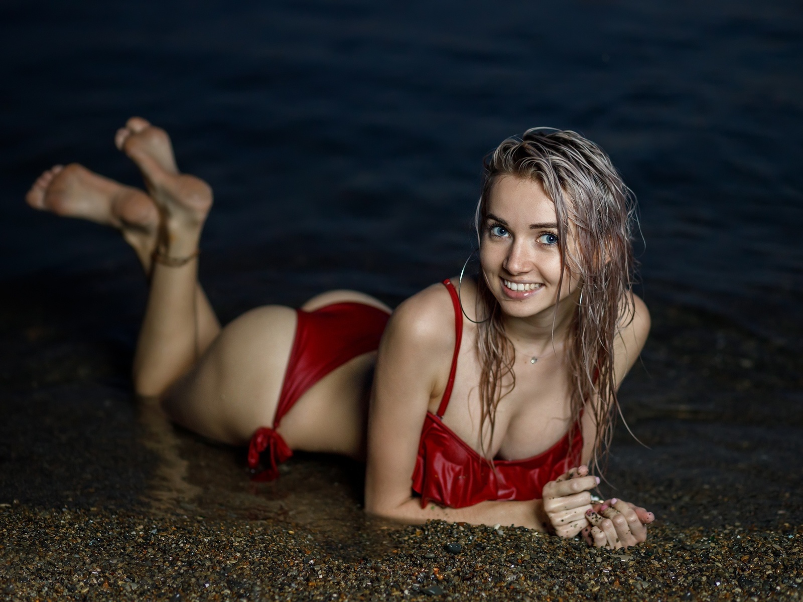 women, ass, wet body, wet hair, red bikini, necklace, blue eyes, women outdoors, feet in the air, sea, smiling, hoop earrings