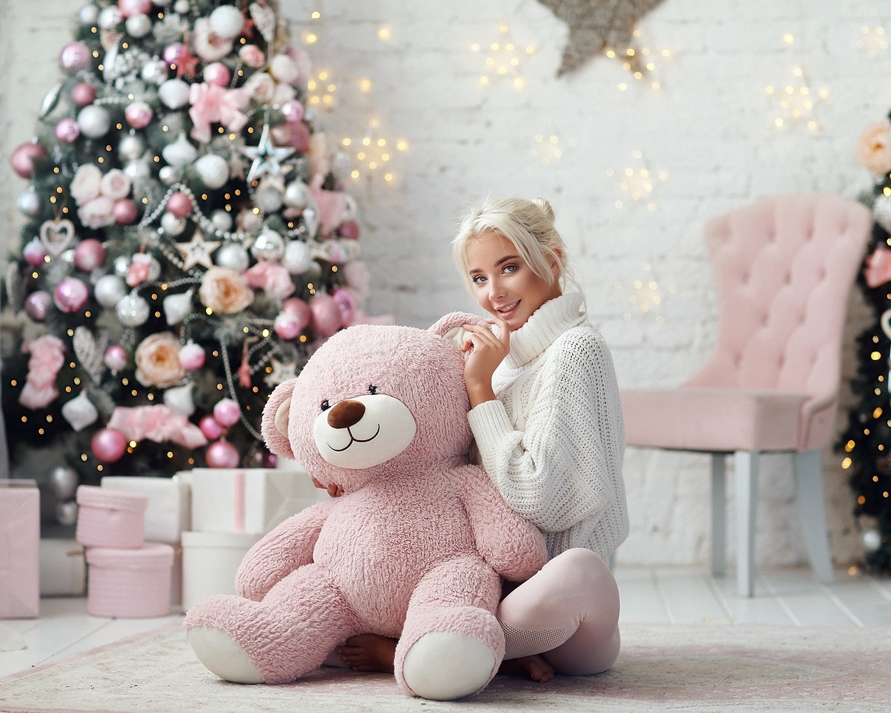 women, katerina shiriaeva, brunette, blonde, hairbun, katerina shiryaeva, christmas tree, christmas, women indoors, presents, sitting, smiling, teddy bears, chair, wall, bricks, white sweater, wooden floor, dmitry arhar, ,  