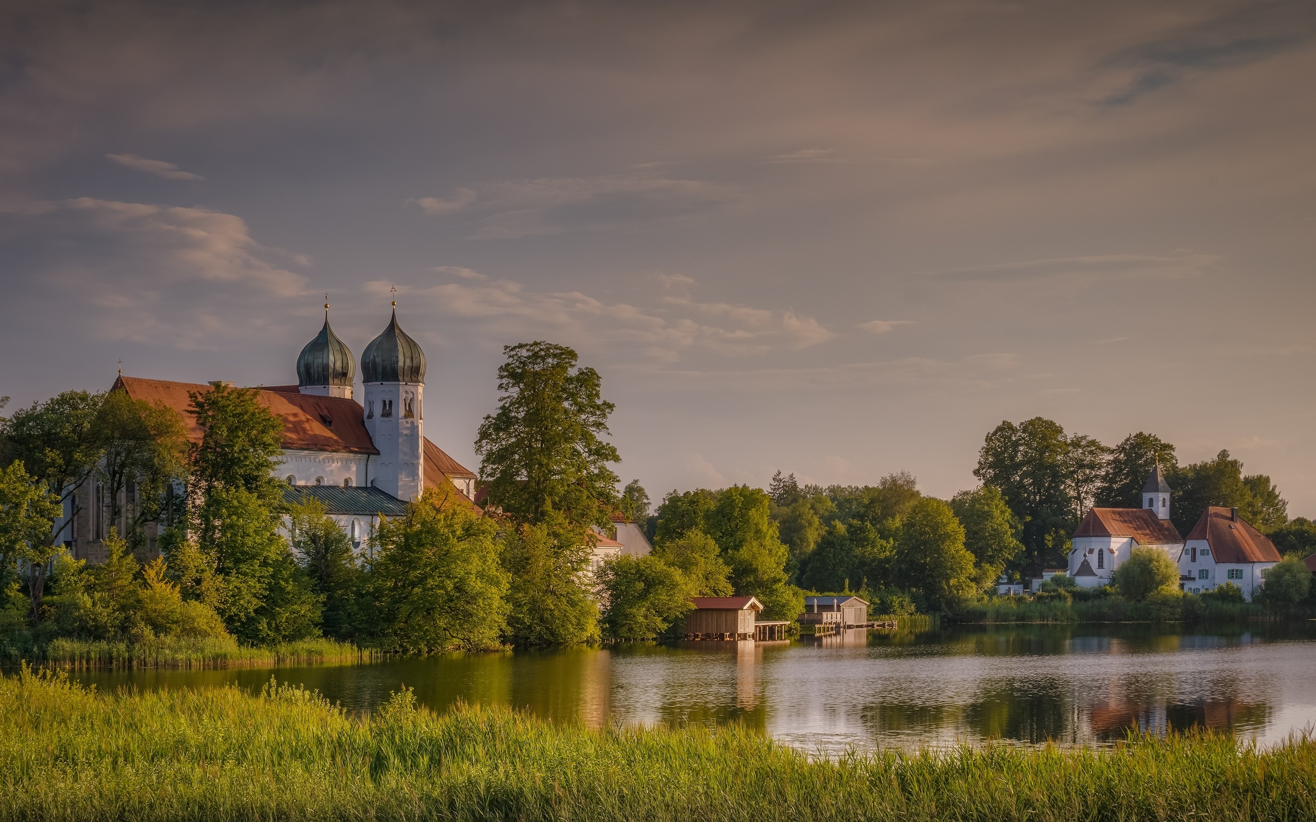 Картинки пейзаж, природа, река, дома, германия, бавария, монастырь, купола  - обои 2560x1600, картинка №395528