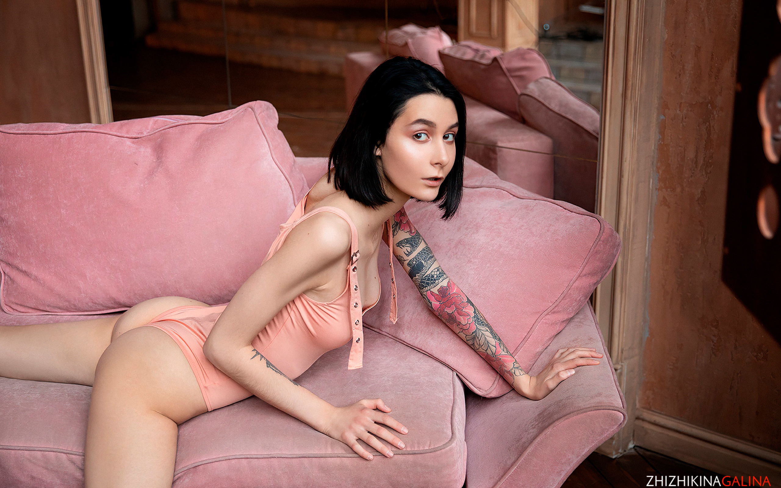 women, vlada heidrich, ass, couch, mirror, reflection, tattoo, bodysuit, women indoors, black hair, galina zhizhikina