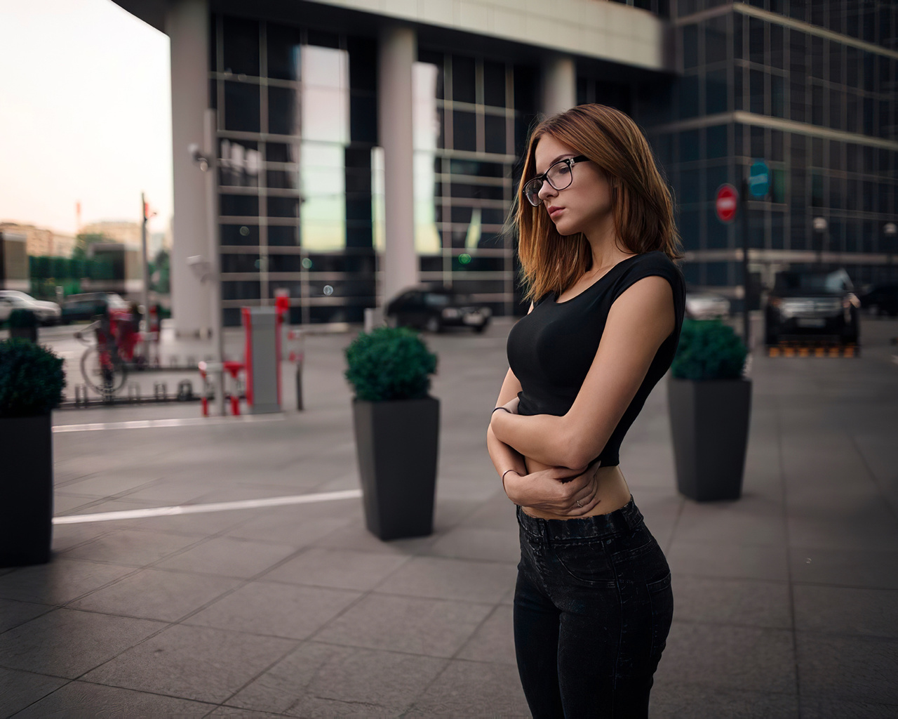 blonde, model, beautiful, girl, women, jeans, cute, pretty, babe, hot, glasses, city, car, street, redhead, brunette