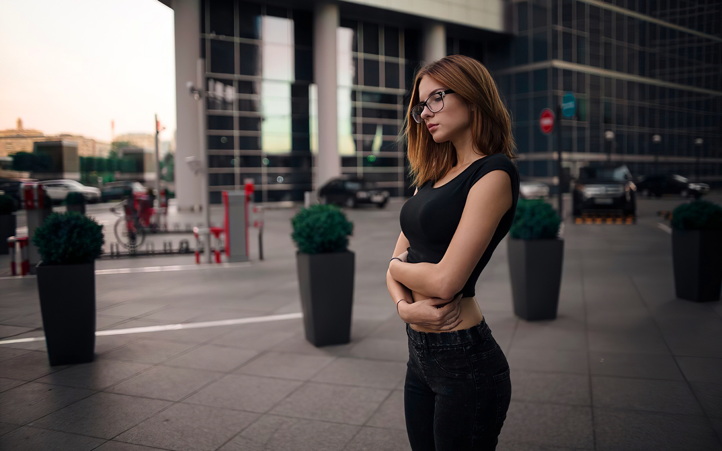 blonde, model, beautiful, girl, women, jeans, cute, pretty, babe, hot, glasses, city, car, street, redhead, brunette