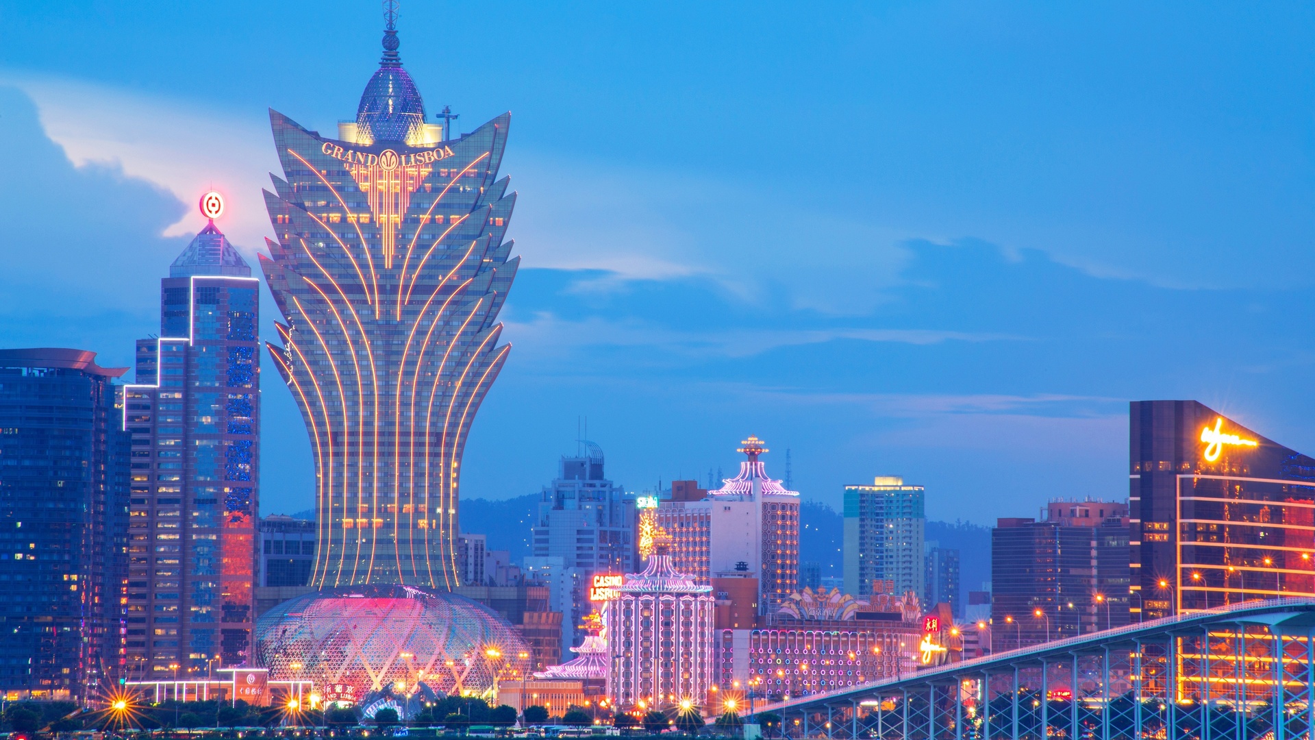 Картинки китай, небоскребы, дома, вечер, macau, grand lisboa, hotel, отель,  город - обои 1920x1080, картинка №407913