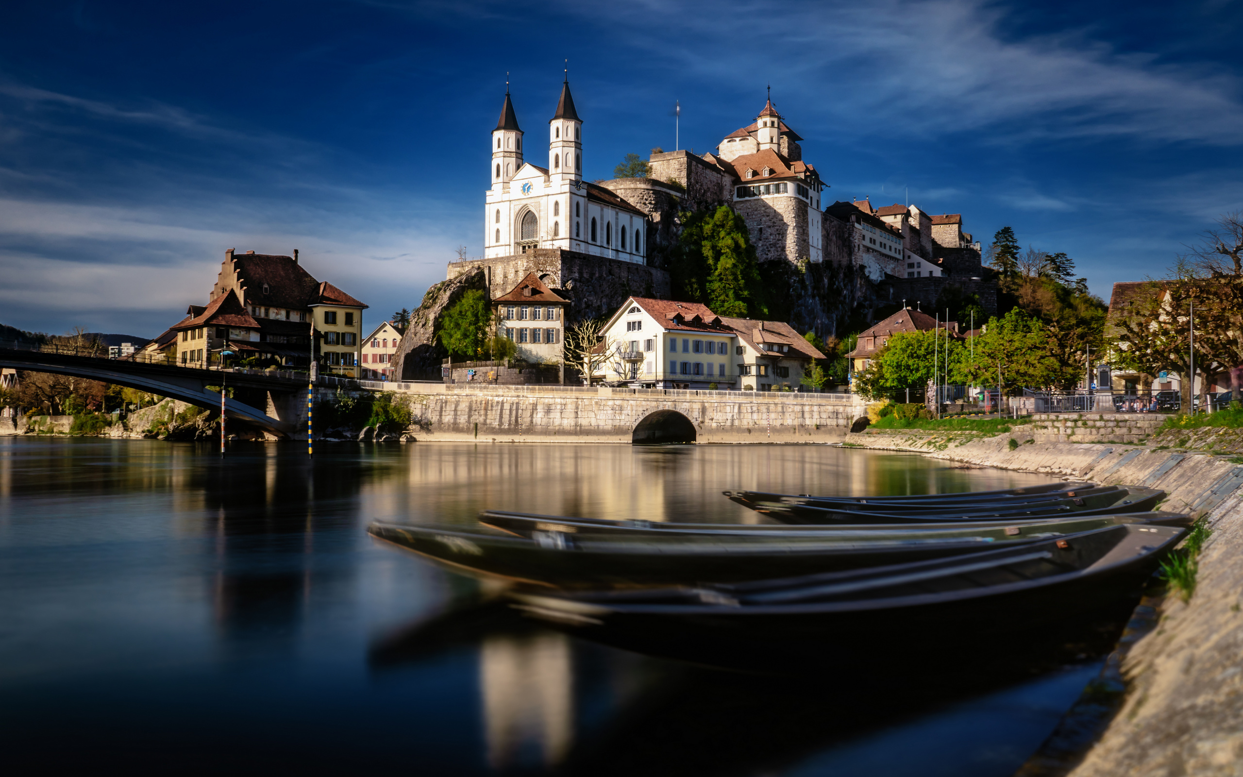 Картинки швейцария, замок, , лодки, дома, aarburg, aare river, город - обои  2560x1600, картинка №403179