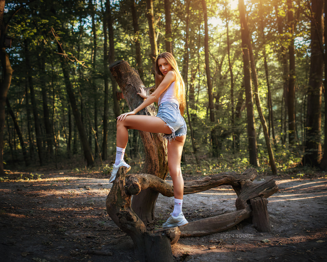 women, ass, blonde, smiling, jean shorts, trees, white socks, brunette, sneakers, women outdoors, long hair