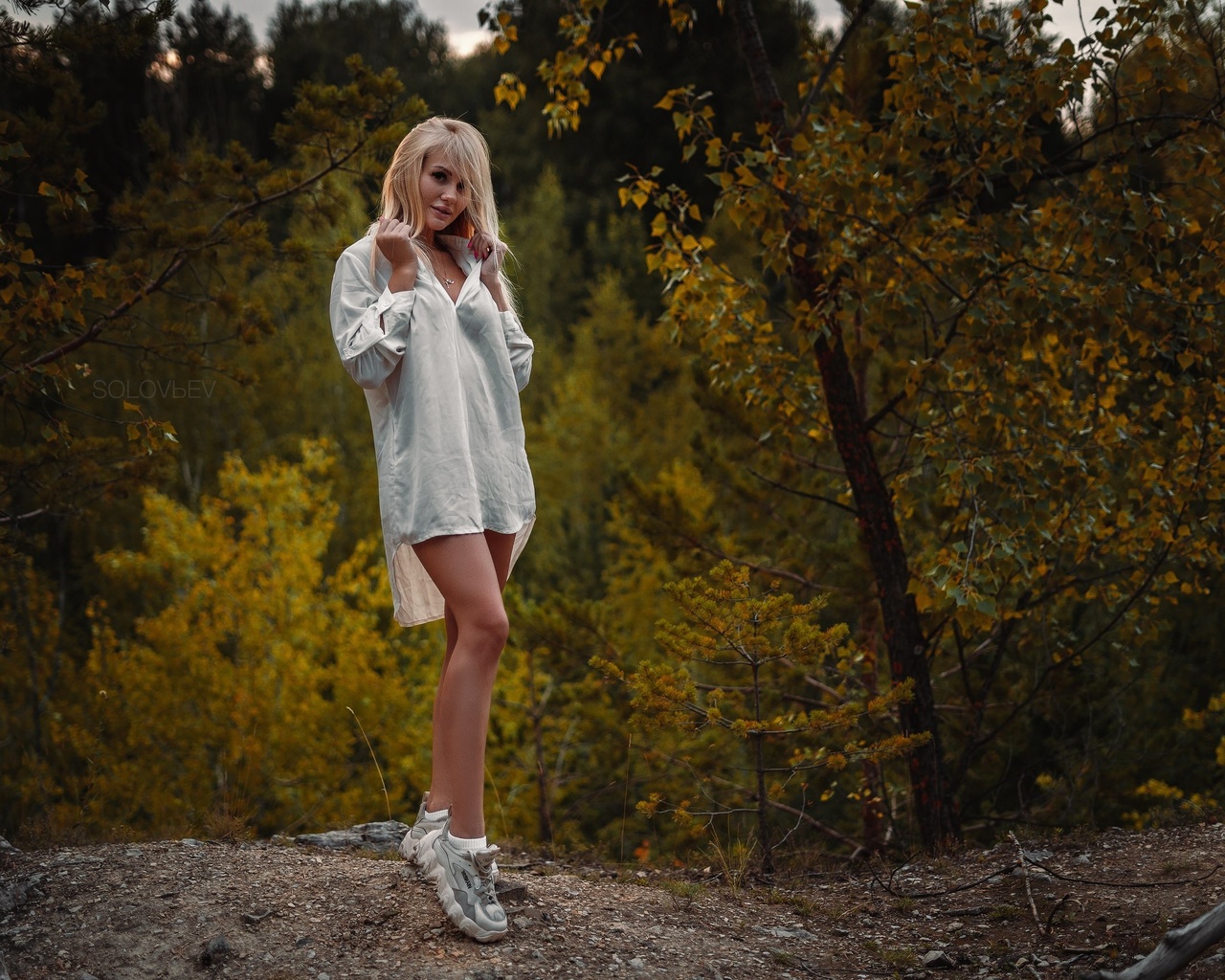 women, blonde, arina semionova, artem solovev, sneakers, white socks, women outdoors, white shirt, brunette, necklace