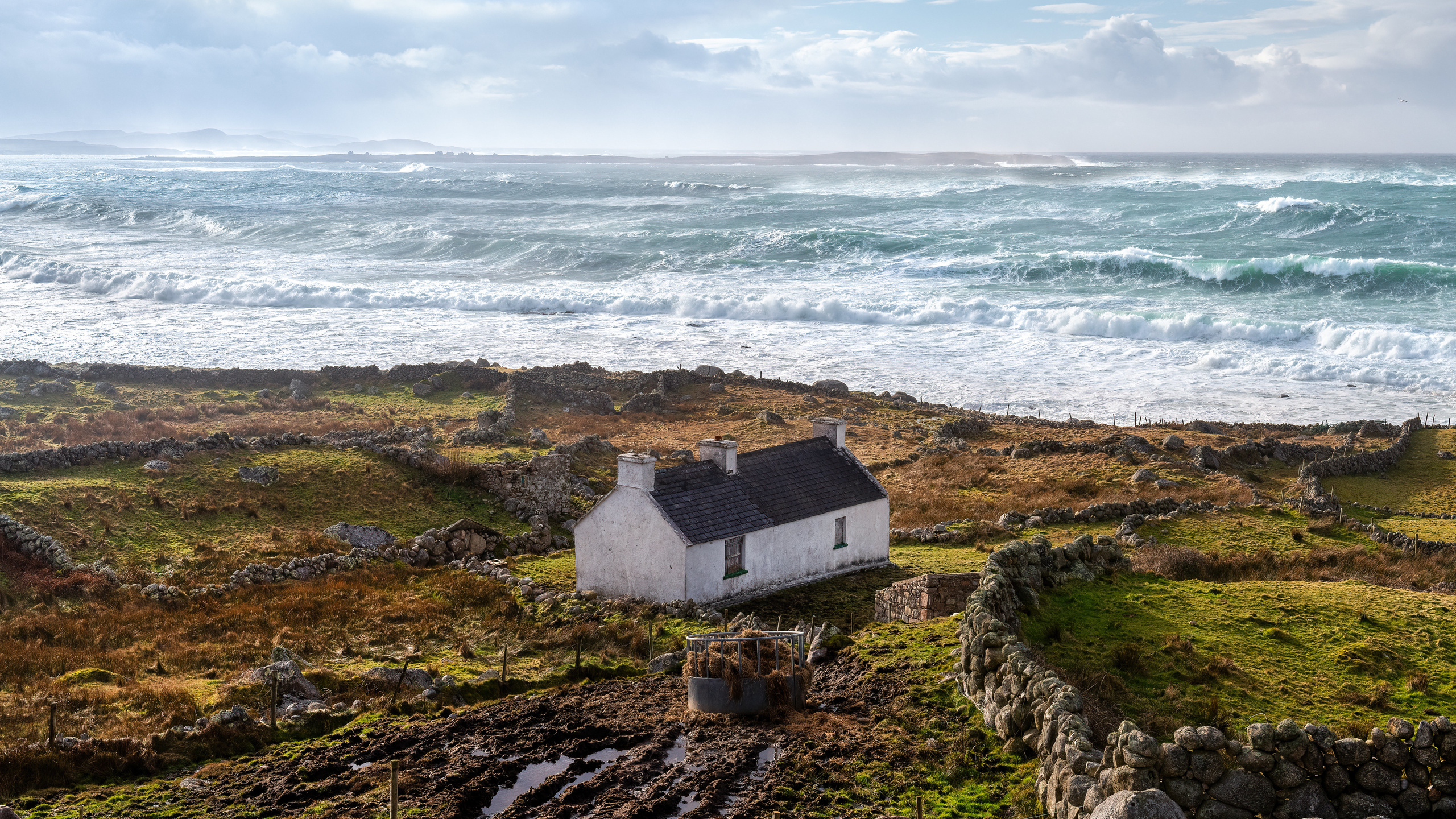 Картинки ирландия, побережье, камни, дома, brinlack, donegal, природа - обои  2560x1440, картинка №415943