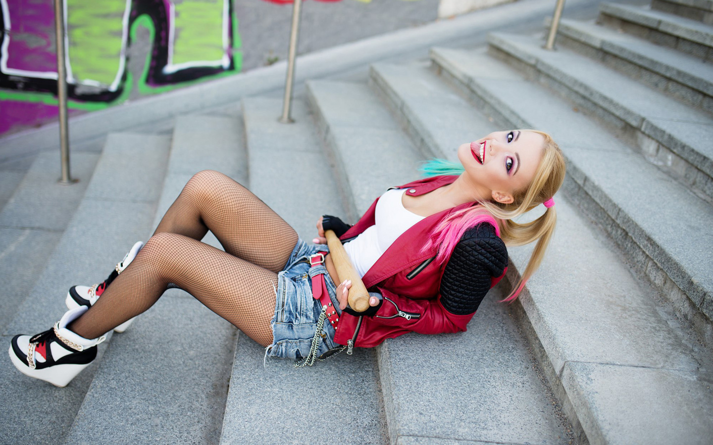 harley quinn, joker, batman, blonde, jeans shorts, model, girl, bate, cosplay