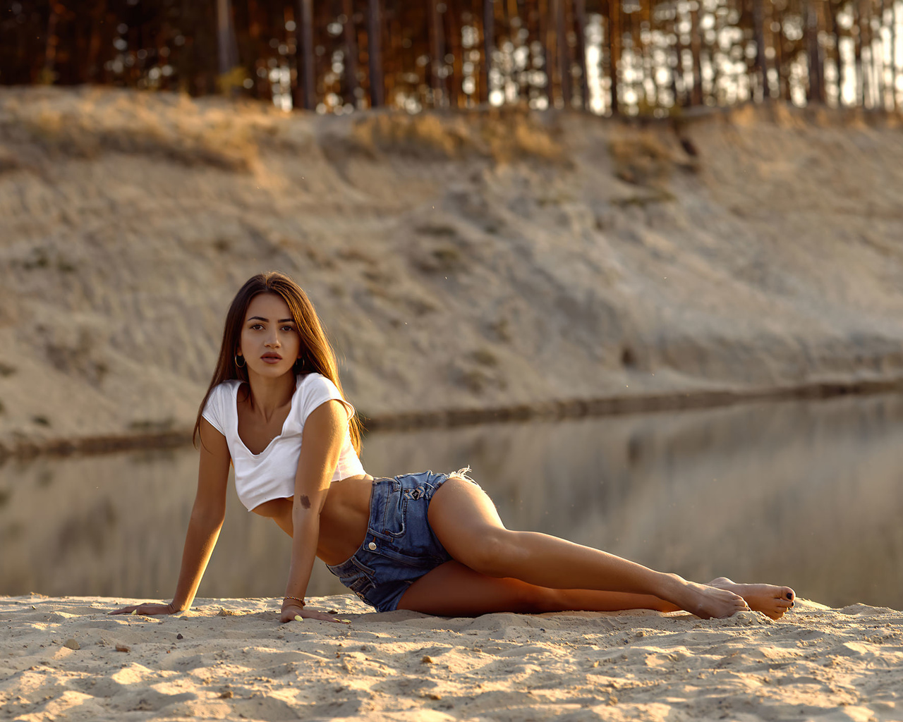 women, roma chernotitckiy, brunette, sand, jean shorts, women outdoors, underboob, hoop earrings, water, yellow nails, trees