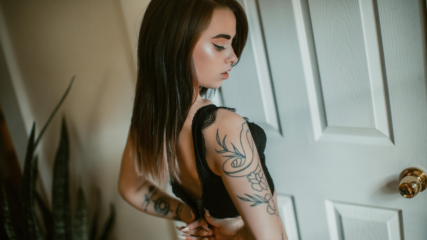 vyne, suicide girls, brunette, room, green eyes, blue eyes, ass, tattoo, wooden floor, wooden door, black lingerie, boobs, beautiful brunette, panties, lingerie, black panties, model