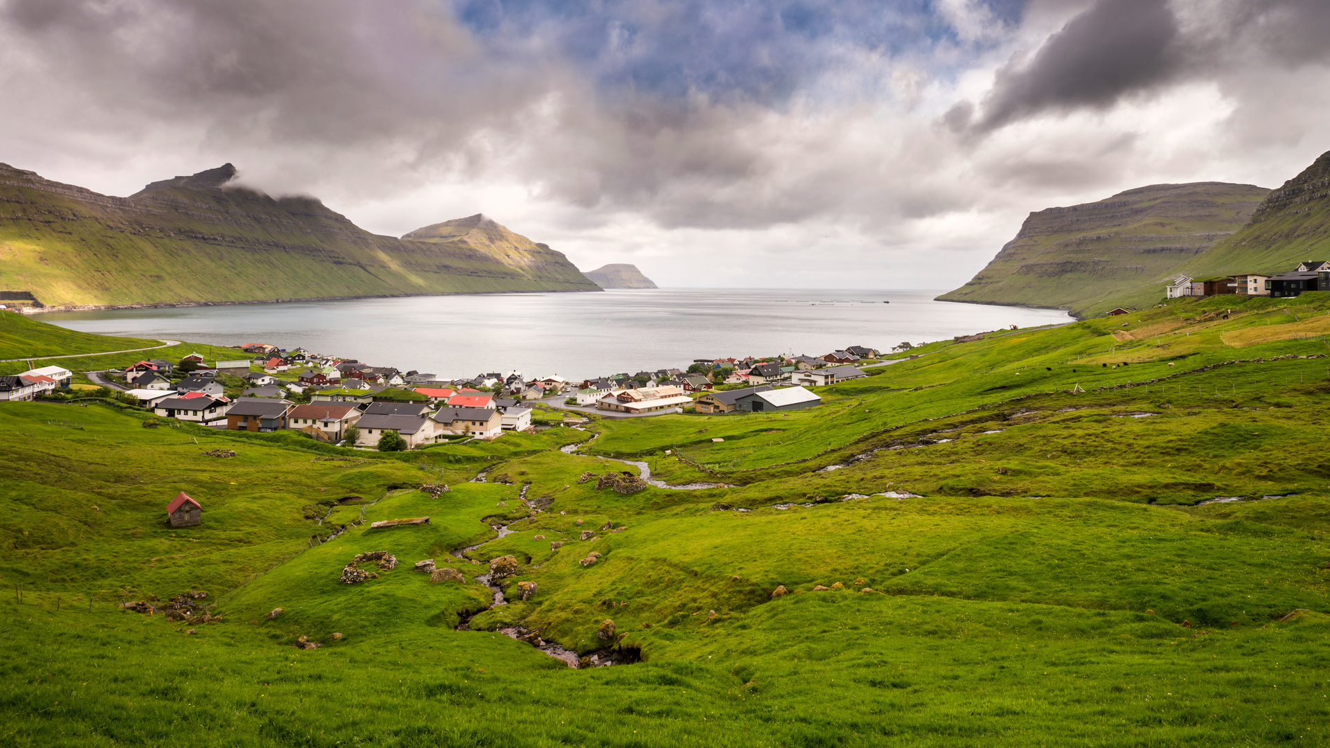 Картинки дания, горы, дома, faroe islands, eysturoy, облака, природа - обои  1920x1080, картинка №436428