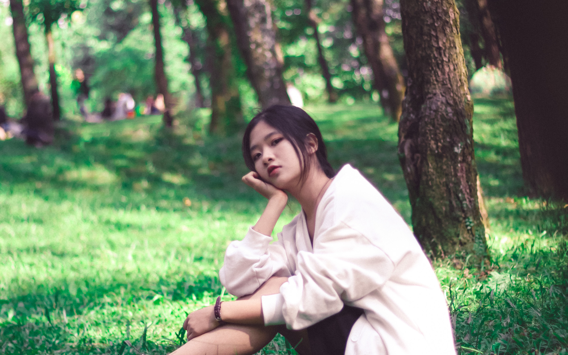 girl, beauty, vietnam, phuong linh, vunguyen2020, red lipstick, black hair, pine hill, sneakers, vintage