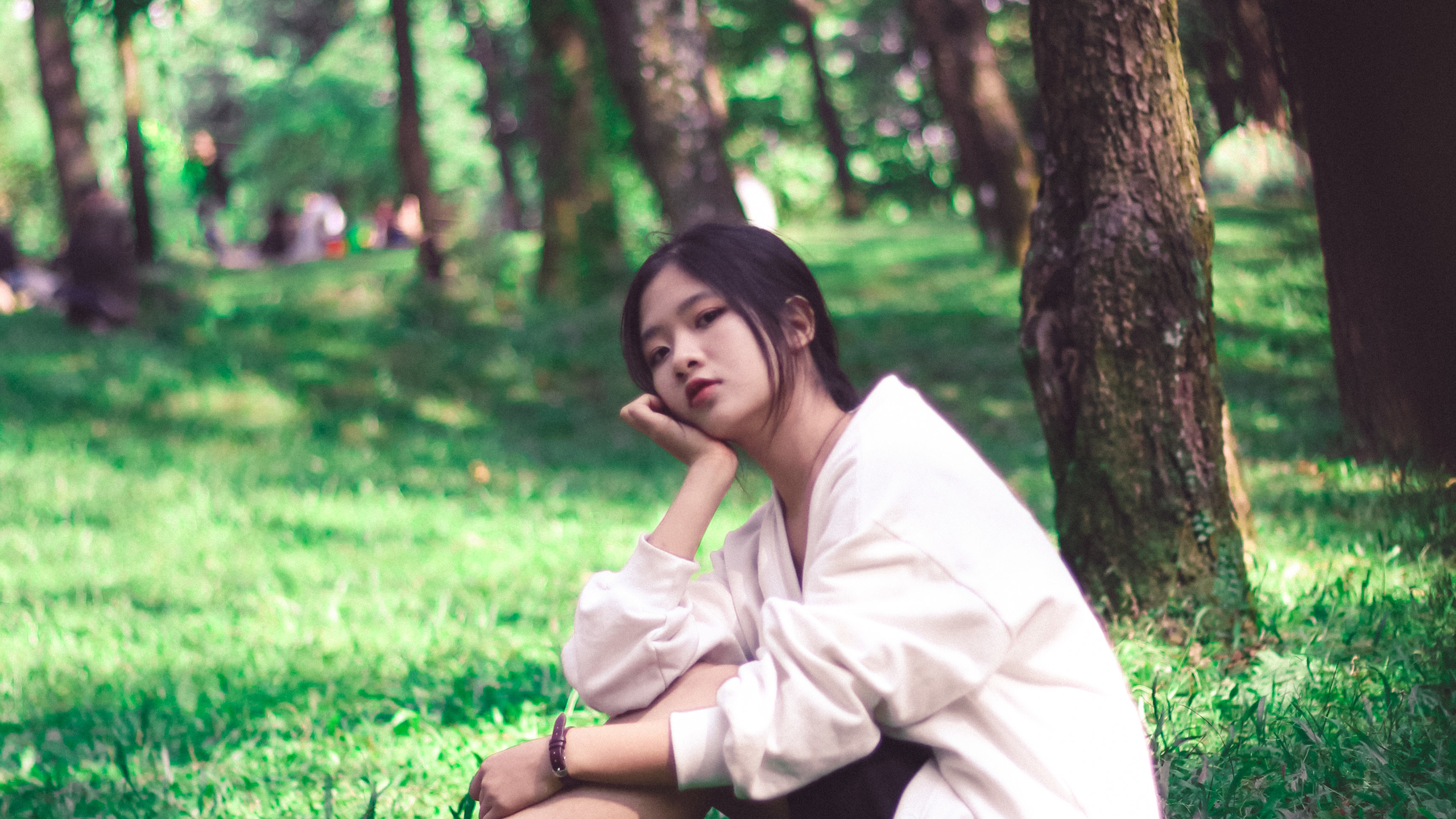 girl, beauty, vietnam, phuong linh, vunguyen2020, red lipstick, black hair, pine hill, sneakers, vintage