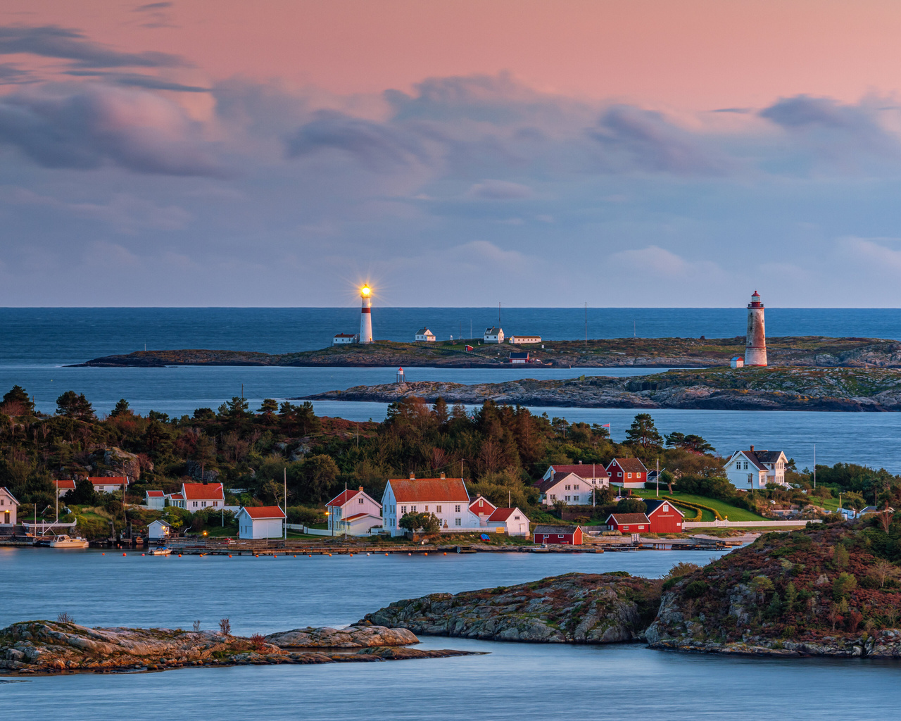 Картинки широкоформатные, норвегия, побережье, маяк, дома, панорама,  arendal, raet, national park, природа - обои 1280x1024, картинка №457024