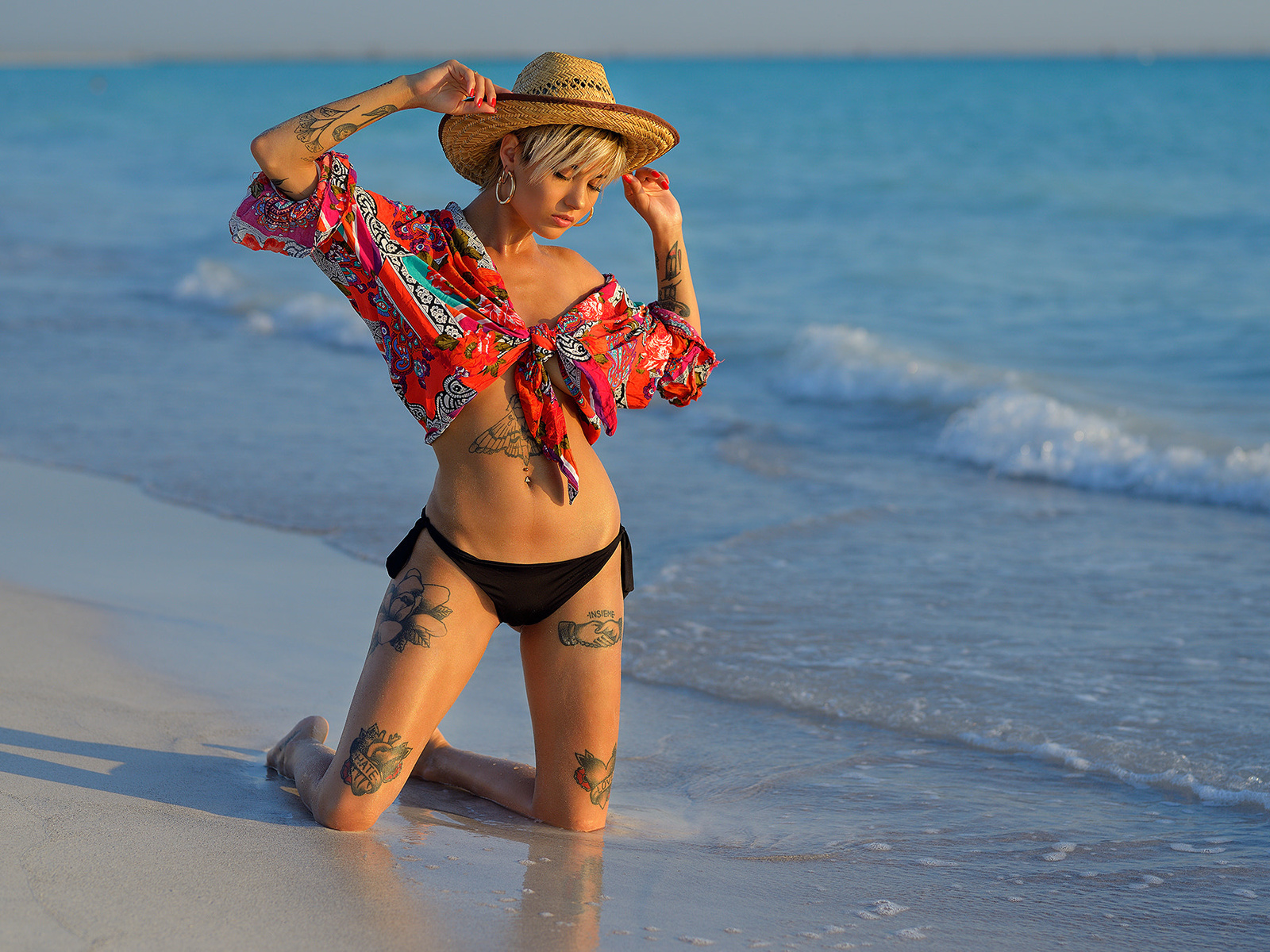 giovanni zacche, women, kneeling, sand, sea, tattoo, brunette, belly, women outdoors, closed eyes, red nails, pierced navel, blonde, short hair, hat