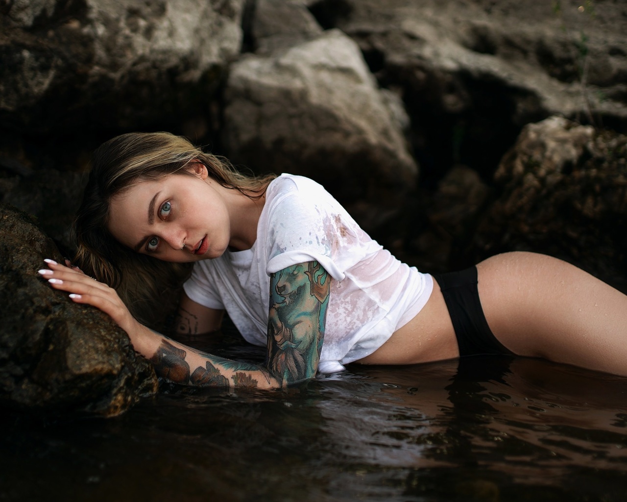 women, water, wet body, women outdoors, tattoo, white t-shirt, nose ring, wet hair, wet clothing, brunette, t-shirt, bikini bottoms