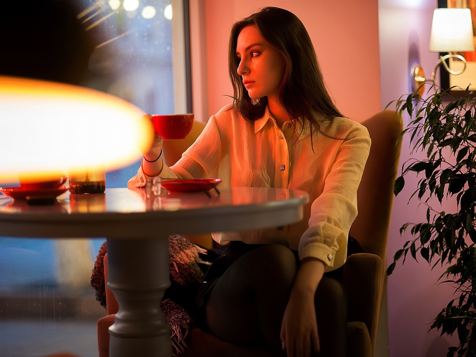 coffee shop, coffee, model, brunette, women, table, window, chair, blouse, glasses, bokeh, lamp