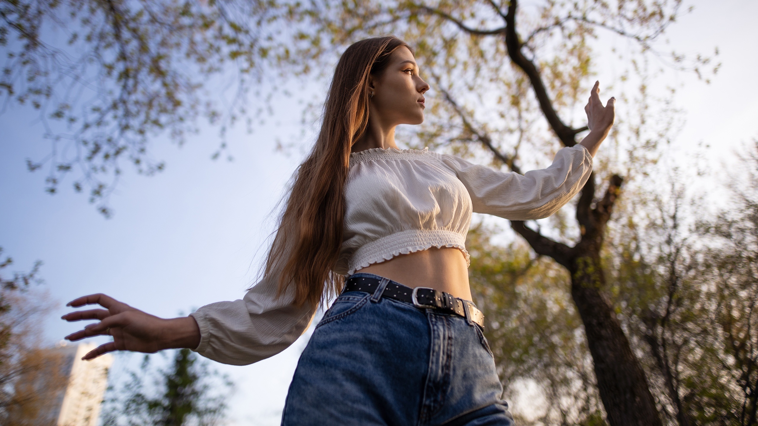 women, belt, jeans, trees, women outdoors, eyeliner, long hair, building