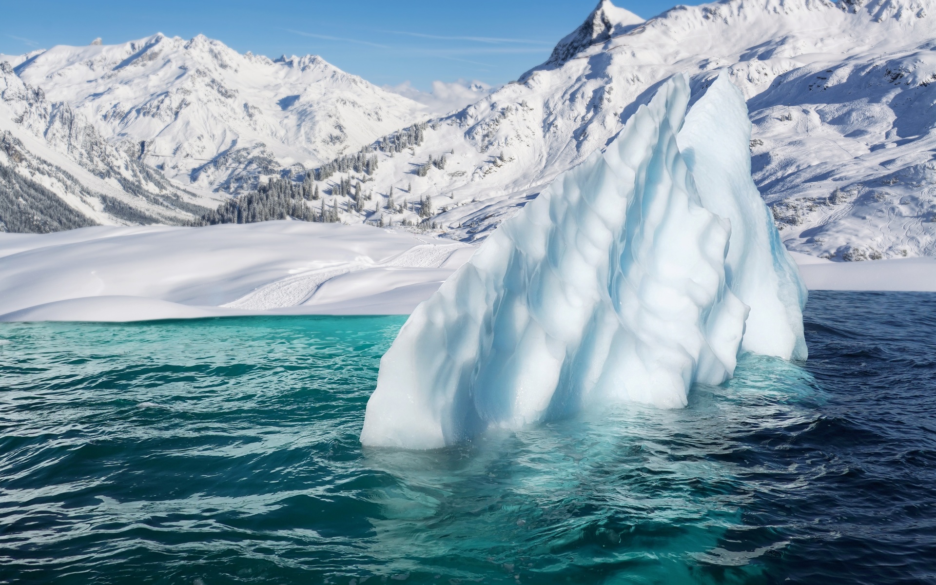 Ice mountain. Снег горы Айсберг. Снежные горы и океан. Горы снежные Айсберг. Горы айс.